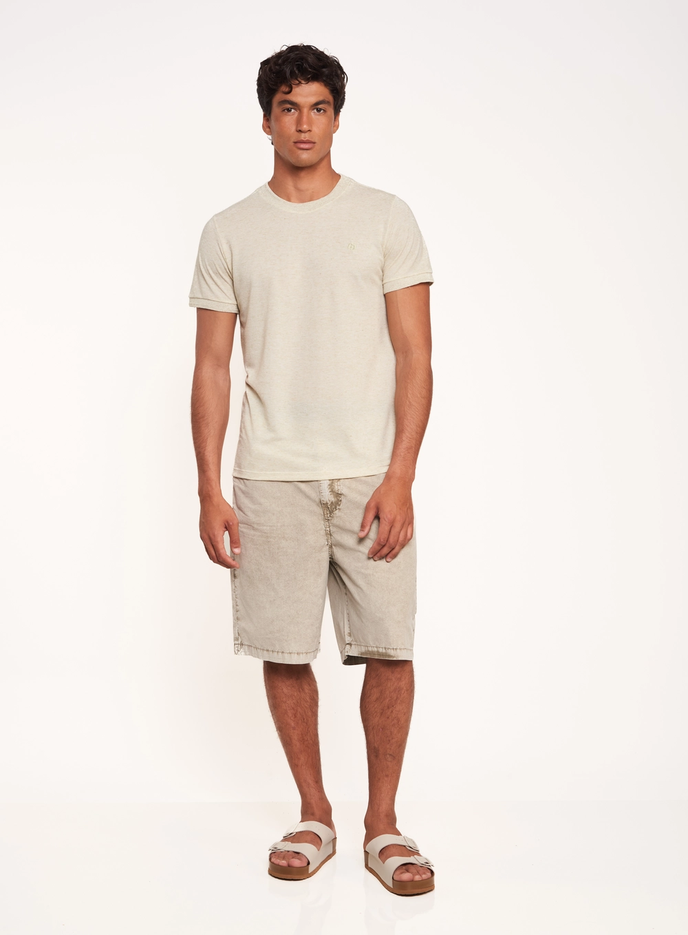 Camiseta Masculina Com Textura E Logo Bordado Bege
