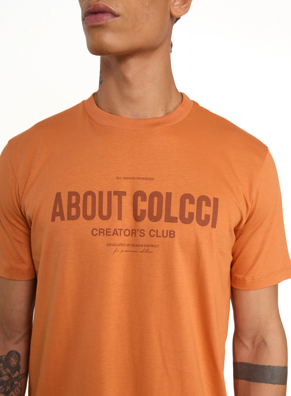 Camiseta Masculina Com Escrita Marrom