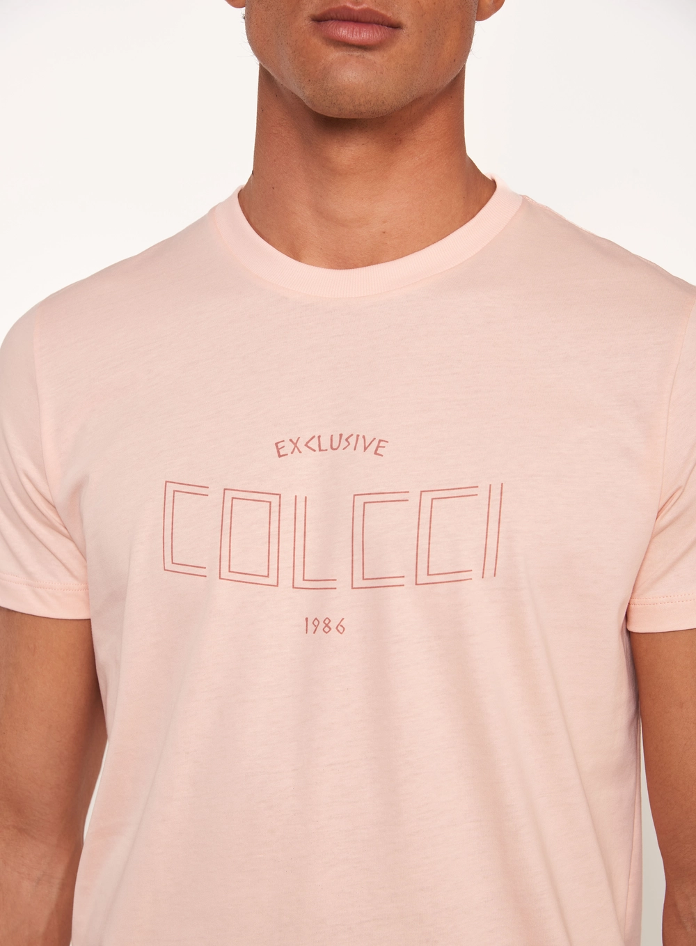 Camiseta Masculina Com Estampa Frontal Rosa