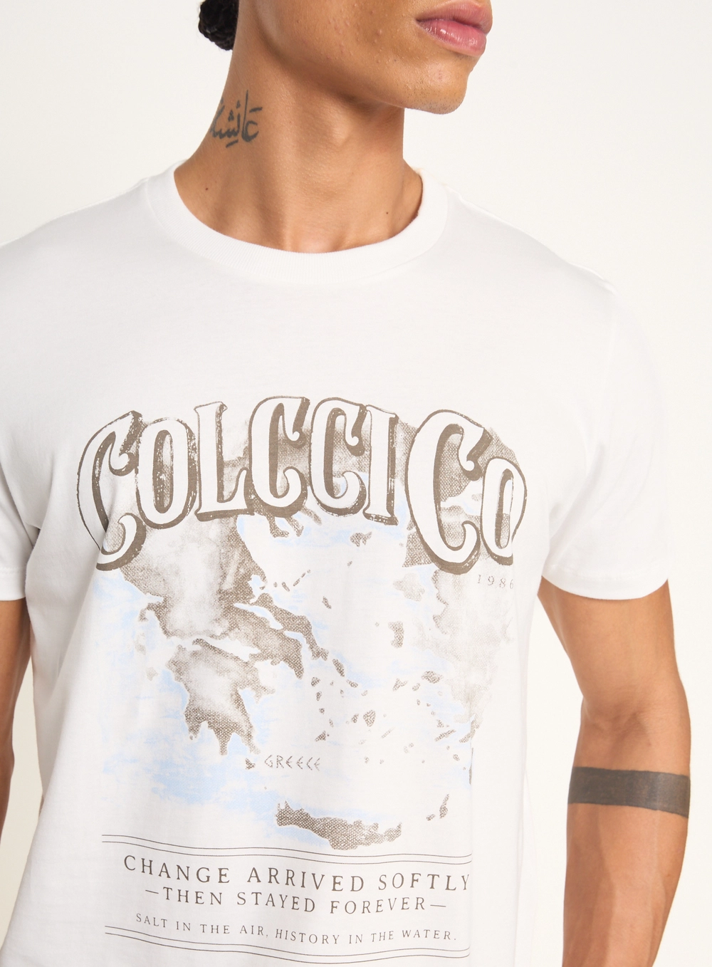 Camiseta Com Estampa Greece Off Shell