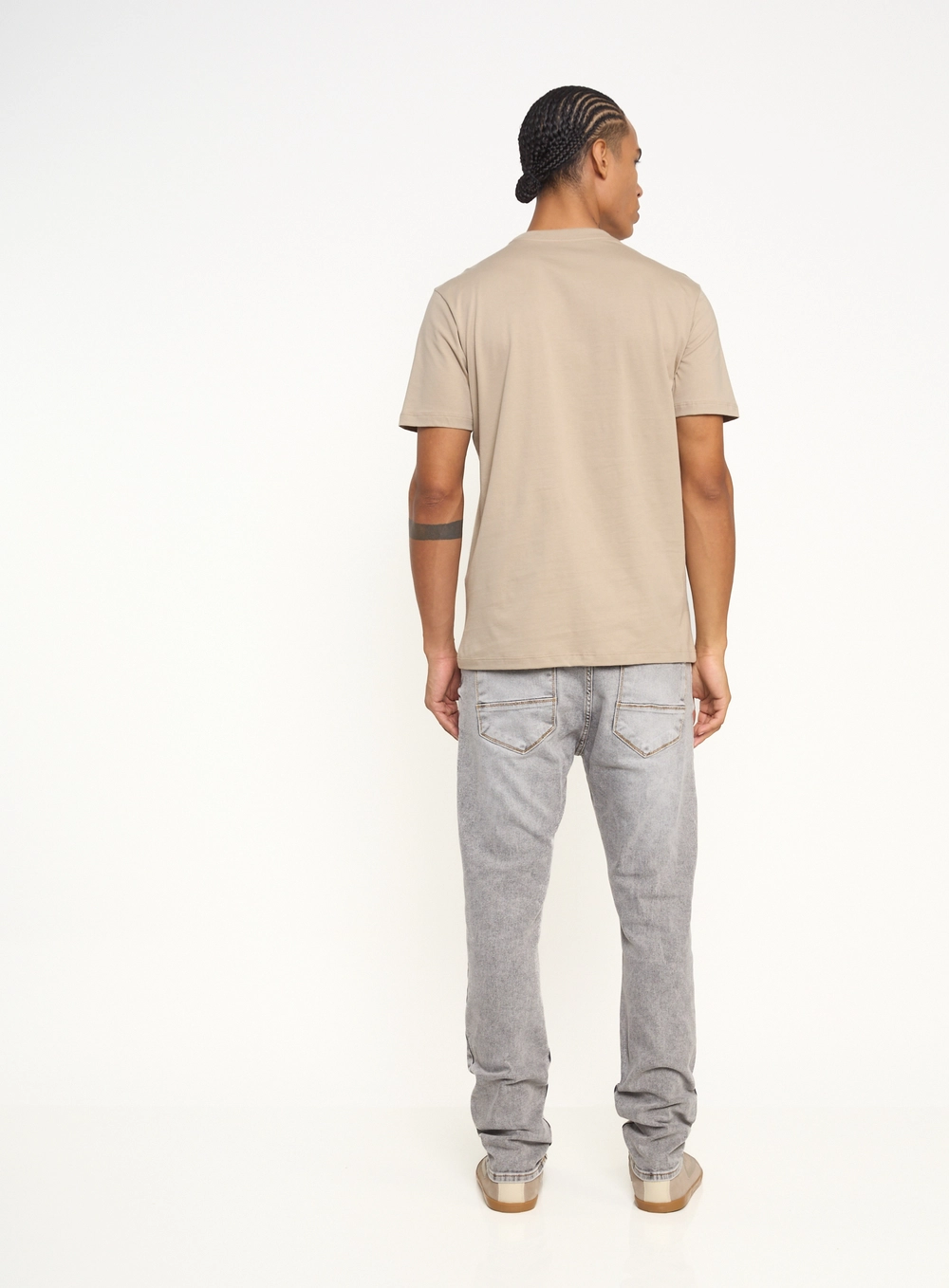 Camiseta Masculina Com Logo Bordado Bege