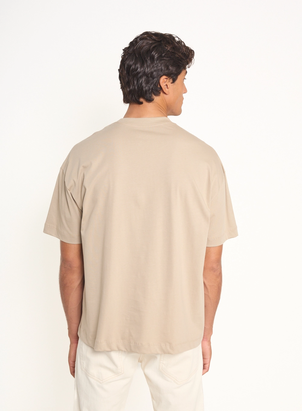 Camiseta Masculina Oversized Com Logo Bordado Bege