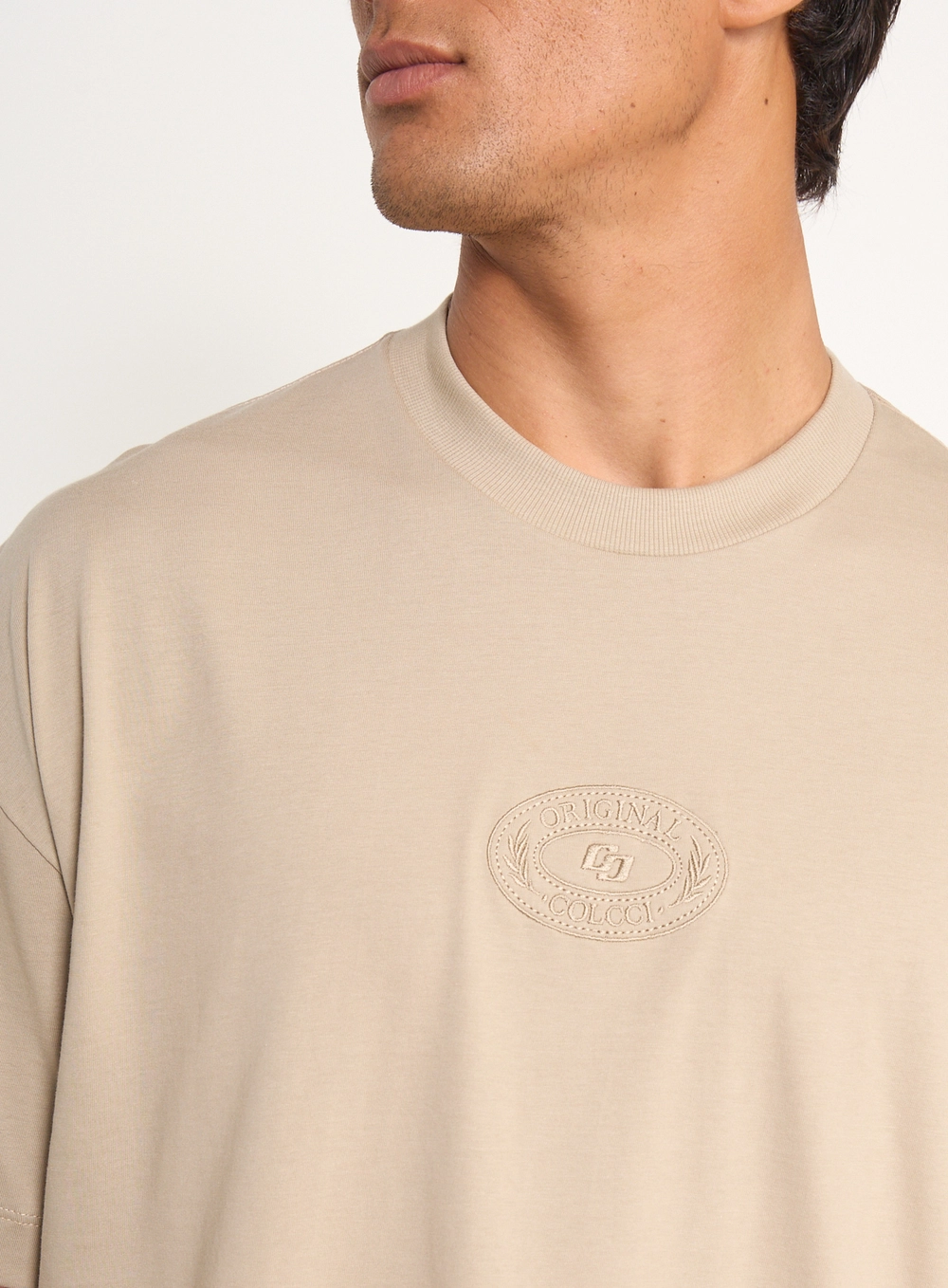 Camiseta Masculina Oversized Com Logo Bordado Bege