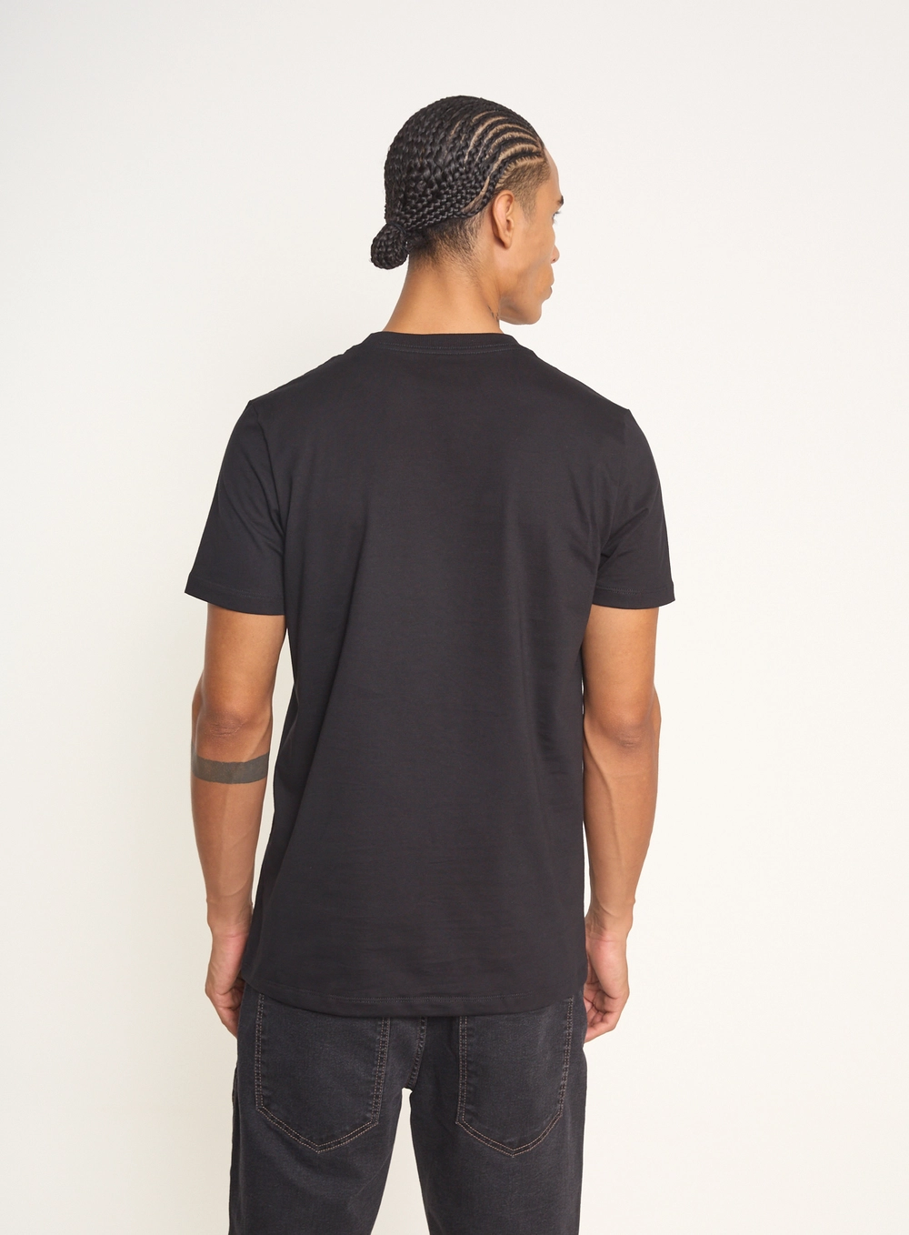 Camiseta Masculina Com Escrita E Decote Redondo Preto