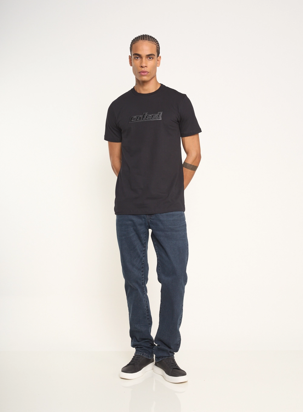 Camiseta Masculina Com Logo Em Relevo Preto