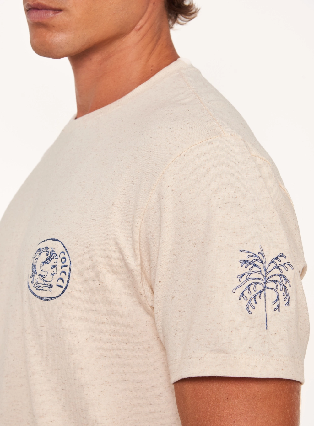 Camiseta Masculina Com Logo E Bordados Bege
