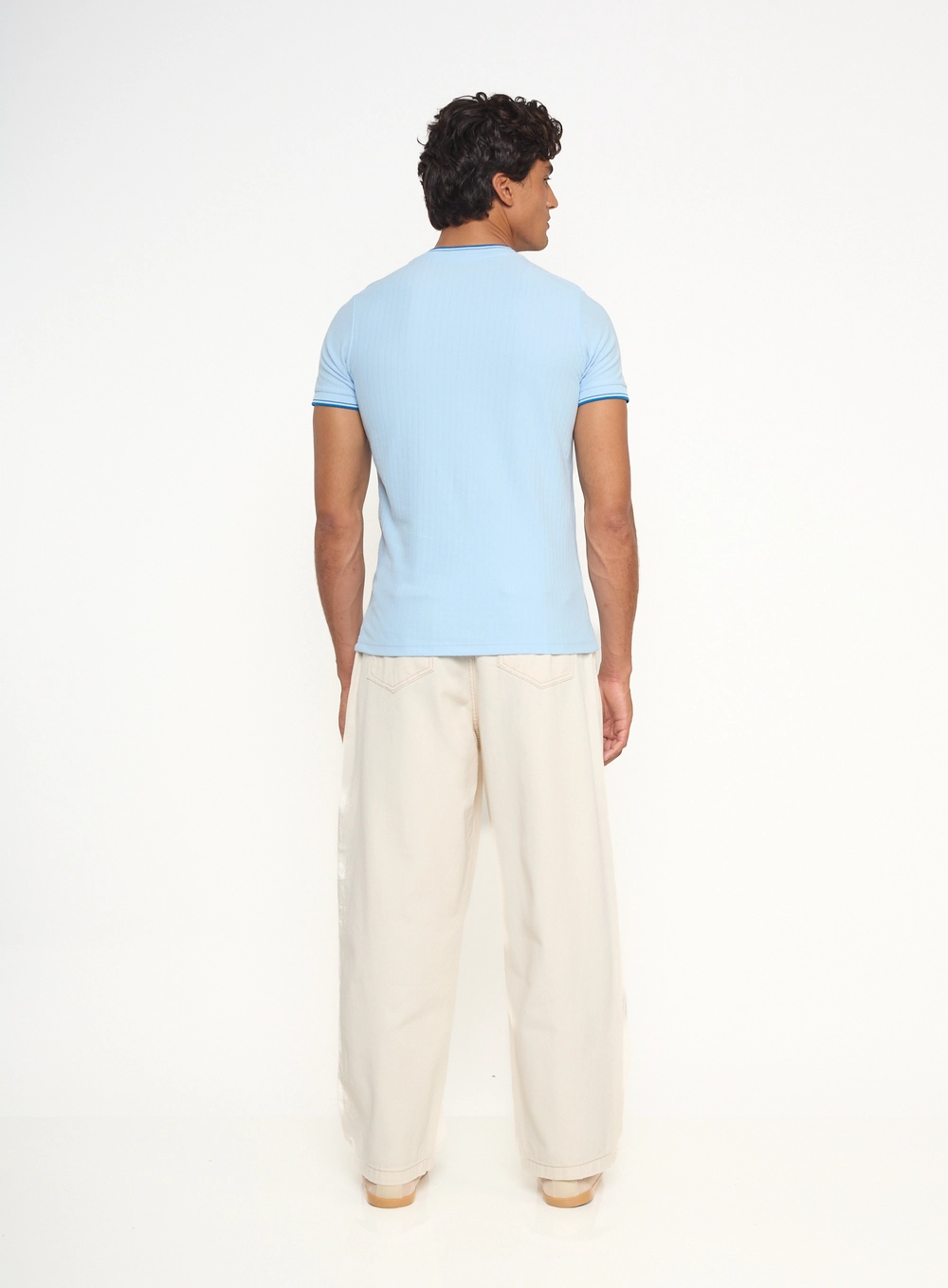 Camiseta Ajustada Com Textura Canelada E Detalhes Azul