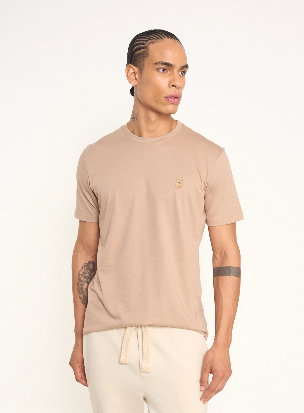 Camiseta Masculina Básica Com Gola Redonda Bege