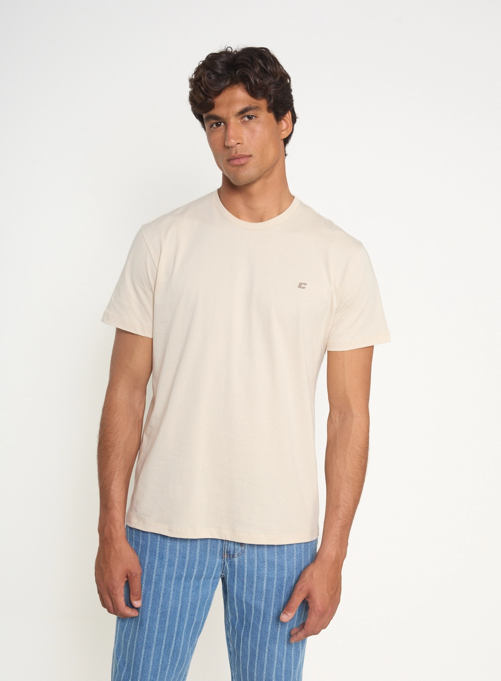 Camiseta Masculina Básica Com Logo Bordado Bege