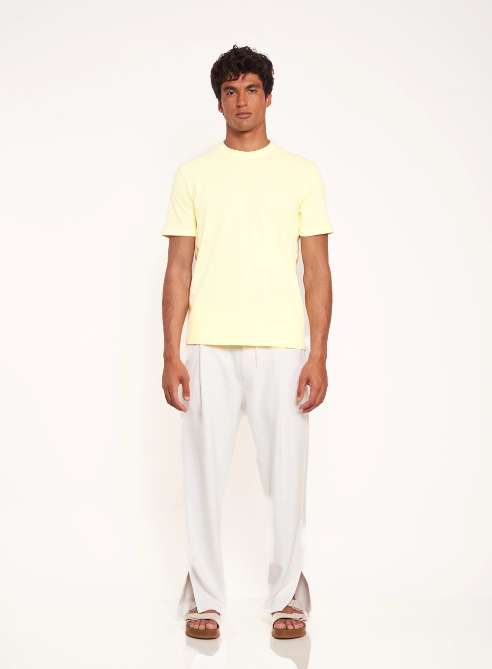 Camiseta Masculina Básica Com Logo Bordado Amarelo