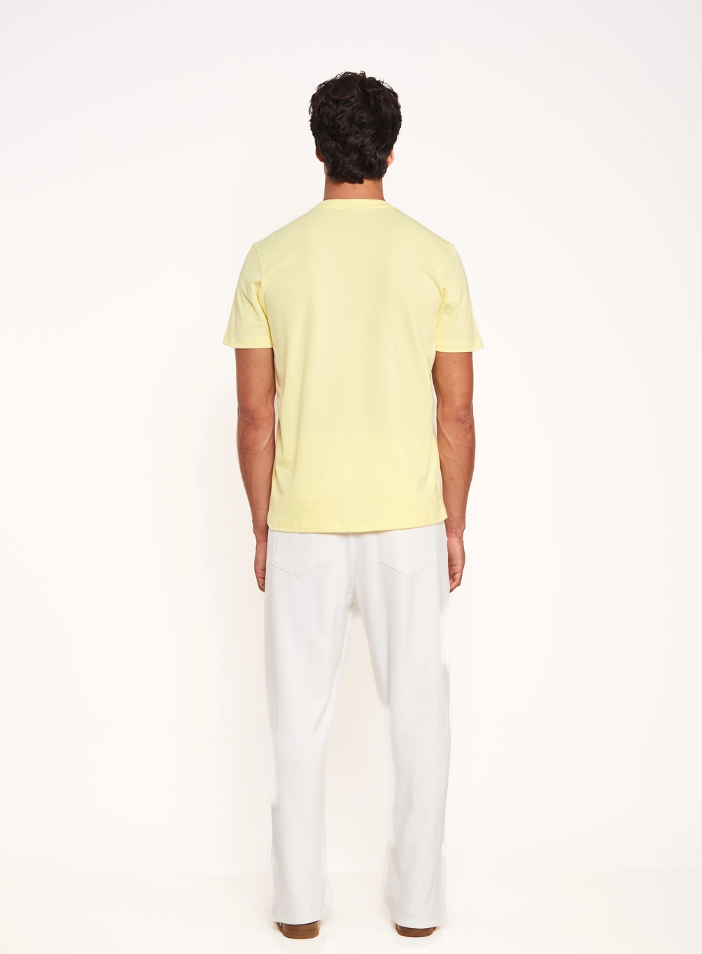 Camiseta Masculina Básica Com Logo Bordado Amarelo