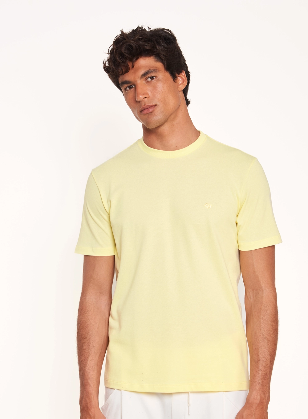 Camiseta Masculina Básica Com Logo Bordado Amarelo