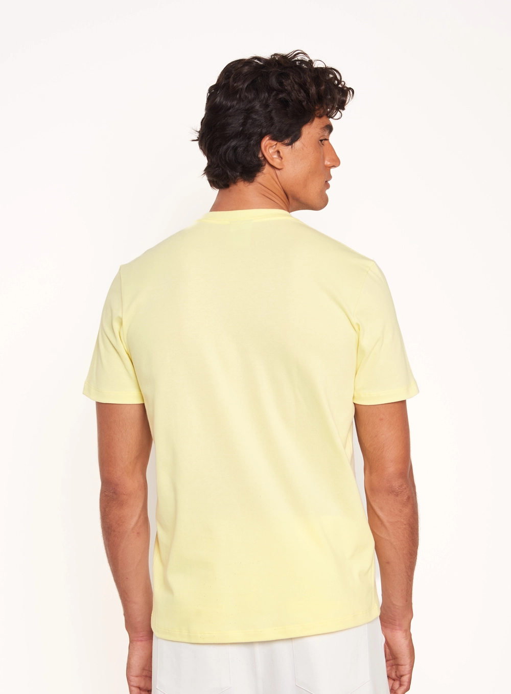 Camiseta Masculina Básica Com Logo Bordado Amarelo