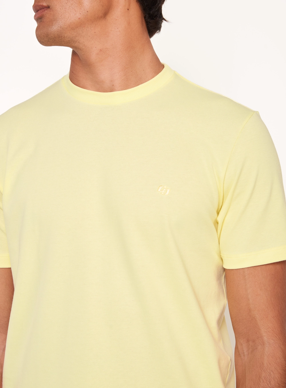 Camiseta Masculina Básica Com Logo Bordado Amarelo