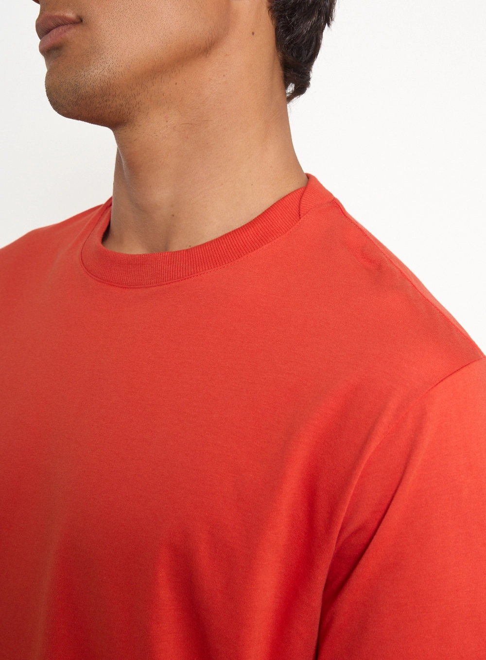 Camiseta Masculina Com Logo Bordado Vermelho