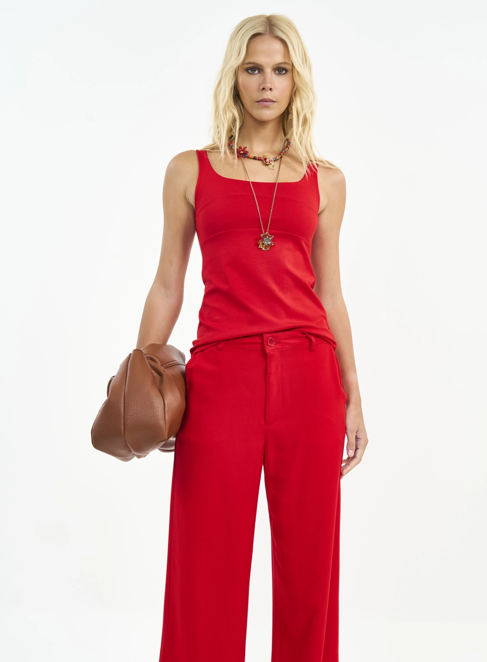Blusa Feminina Com Decote Reto Vermelho