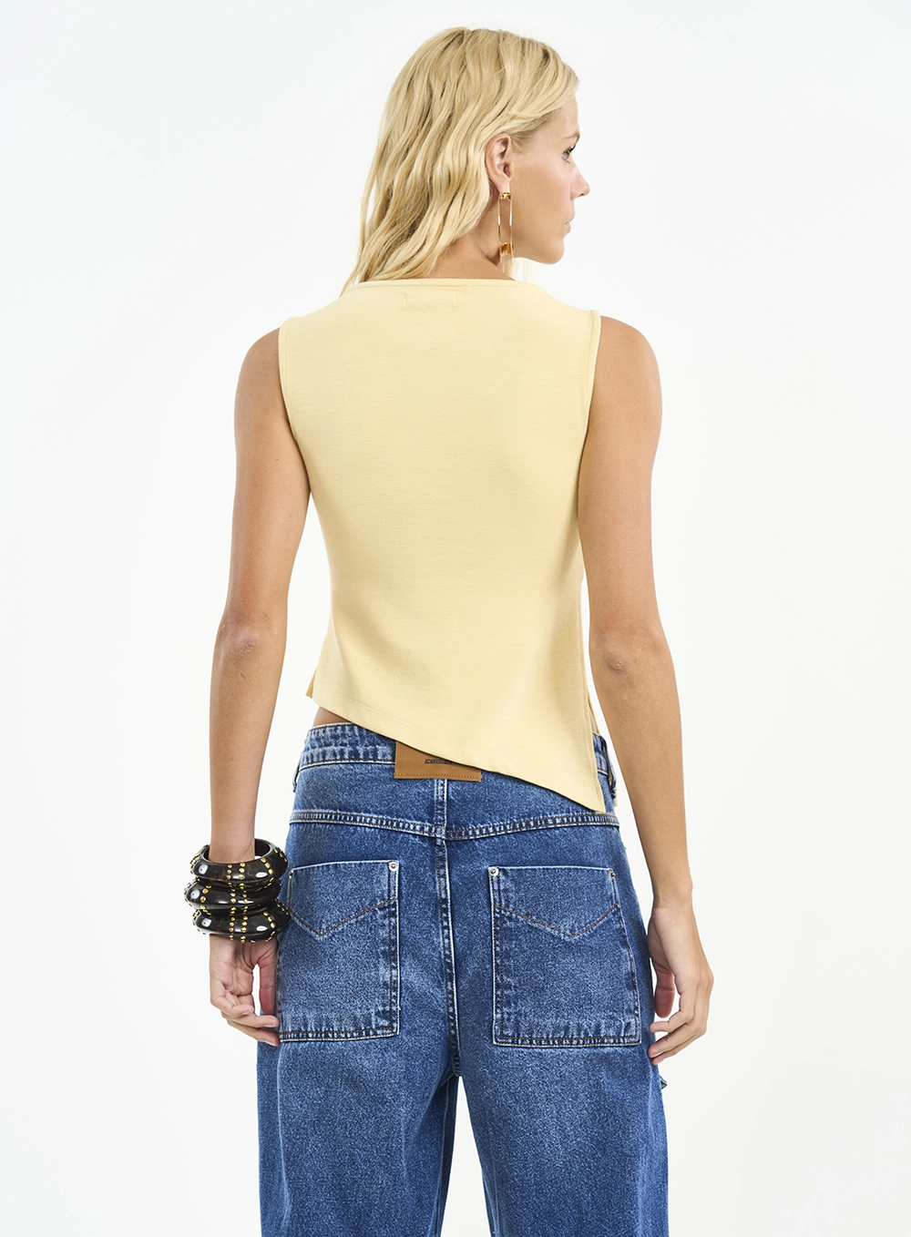 Blusa Com Barra Assimétrica E Fenda Amarelo