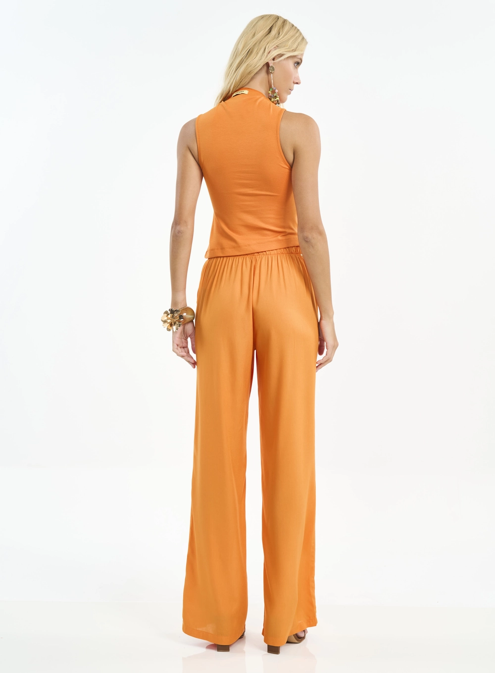 Blusa Gola Alta Com Franzido E Barra Assimétrica Laranja