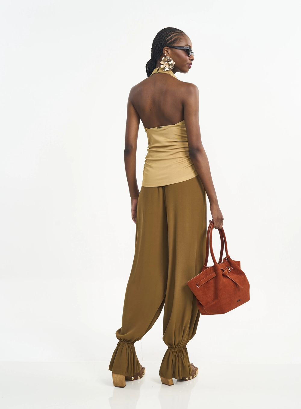 Blusa Frente Única Com Decote Degagê E Franzidos Bege Soybean
