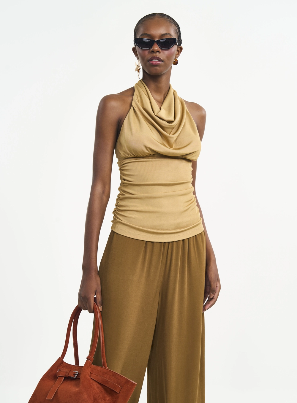 Blusa Frente Única Com Decote Degagê E Franzidos Bege Soybean