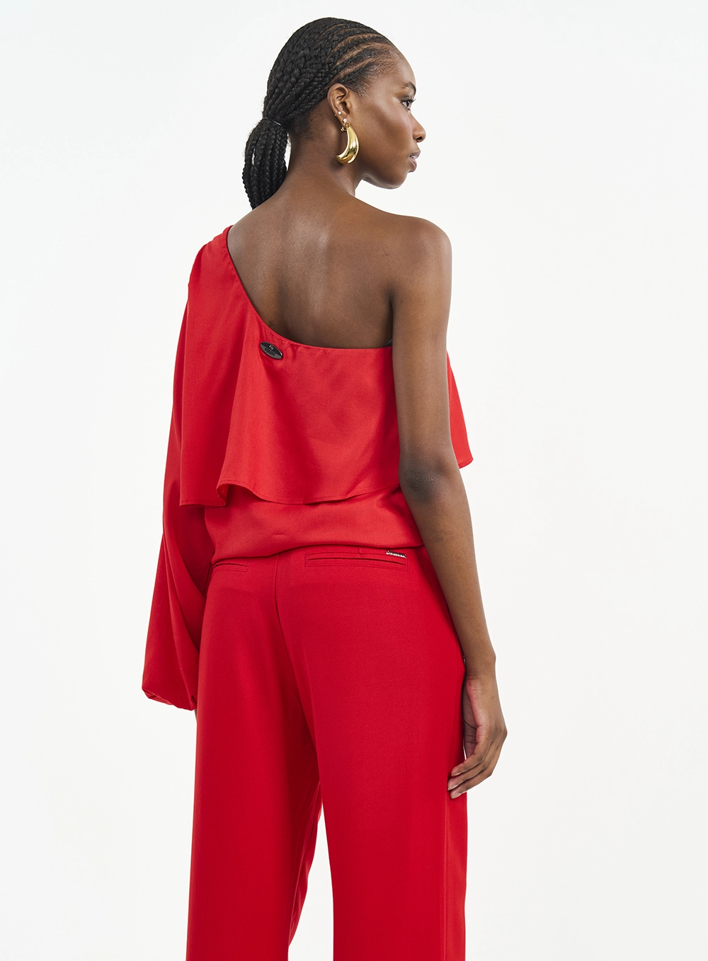 Blusa Com Um Ombro Só E Argola Vermelho
