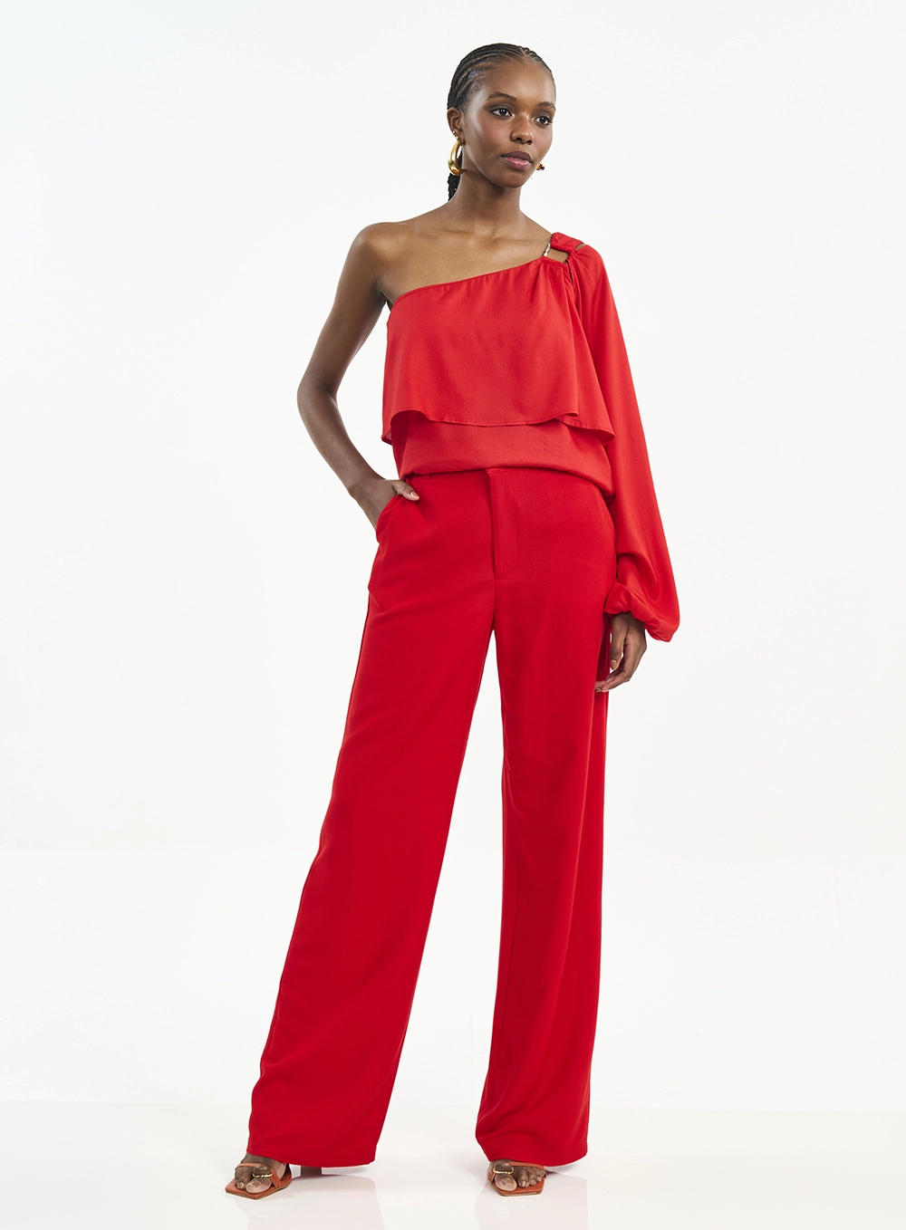 Blusa Com Um Ombro Só E Argola Vermelho