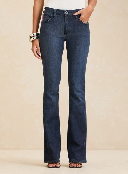 Calça Jeans Boot Cut Ajustada Escura - Marisa