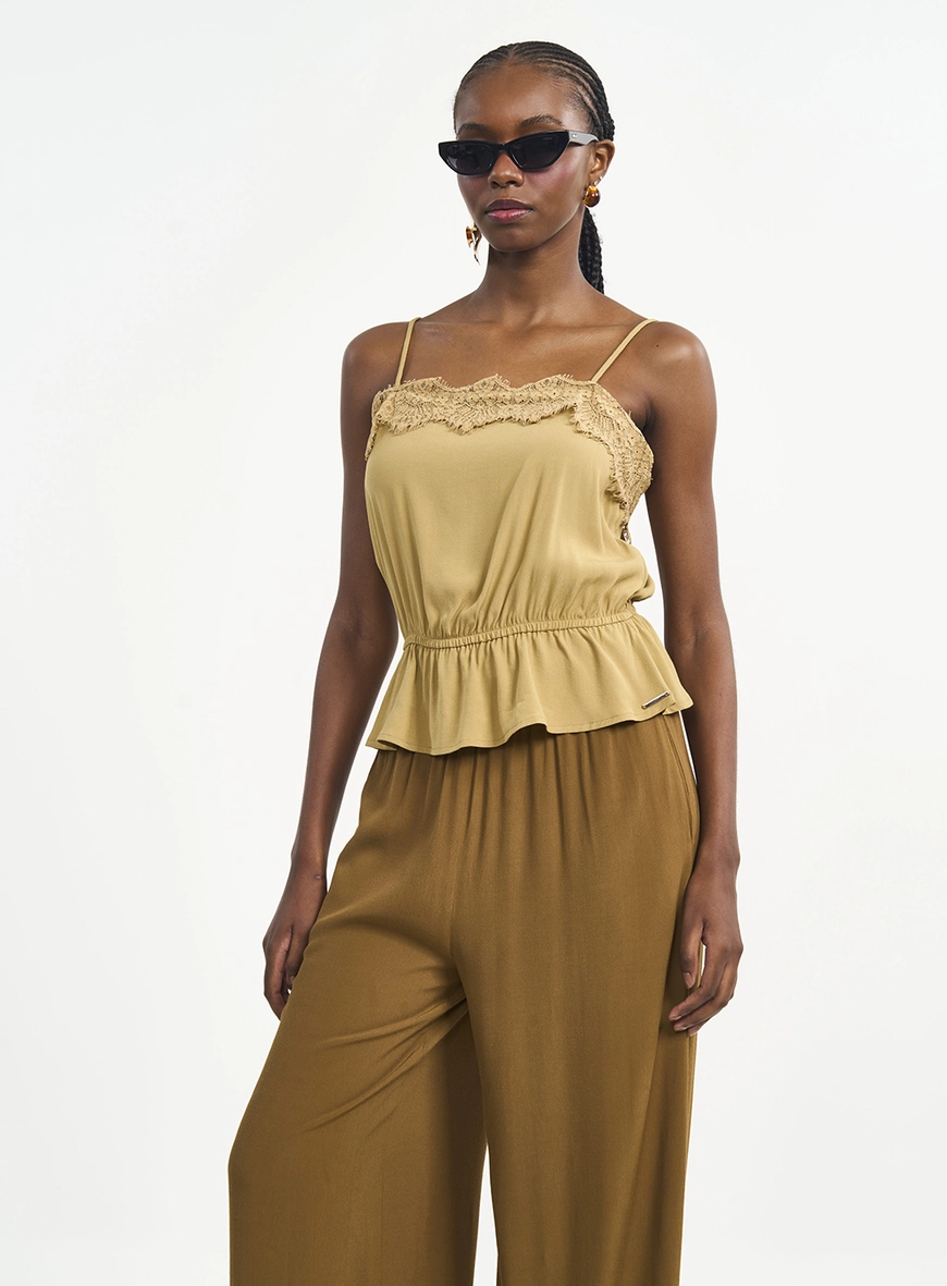 Blusa Comfort Ajustada De Alças Finas Com Renda