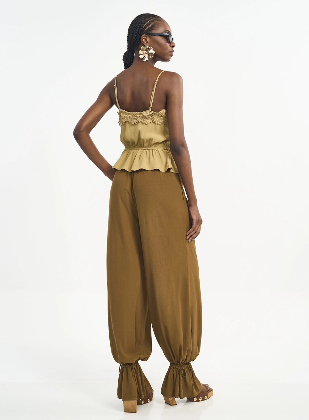 Blusa Comfort Ajustada De Alças Finas Com Renda Bege Soybean