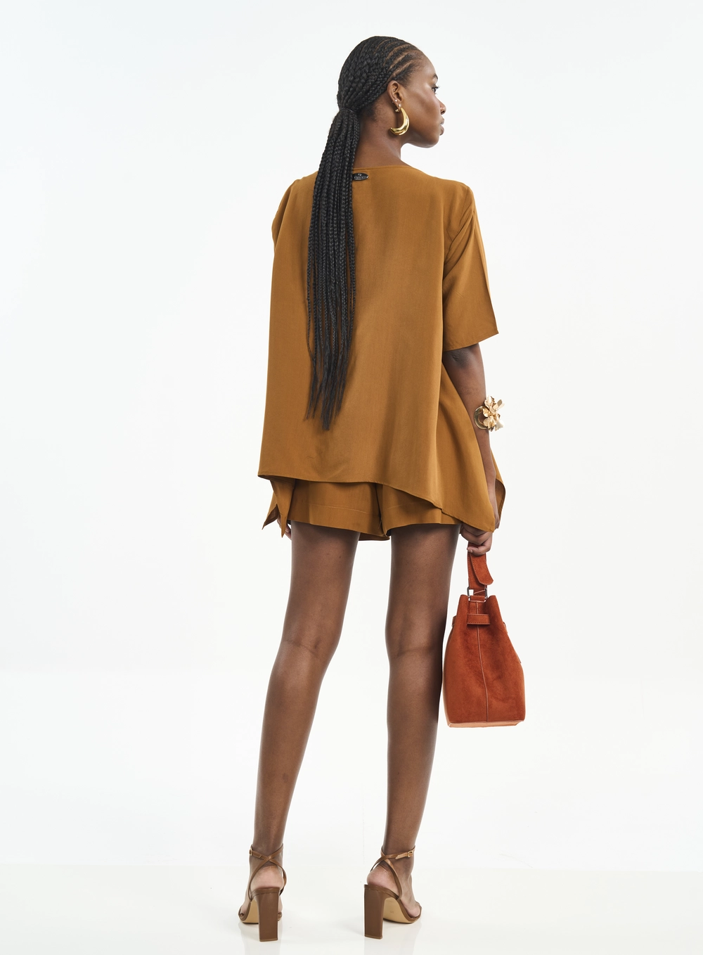 Camiseta Oversized Com Barra Assimétrica Marrom