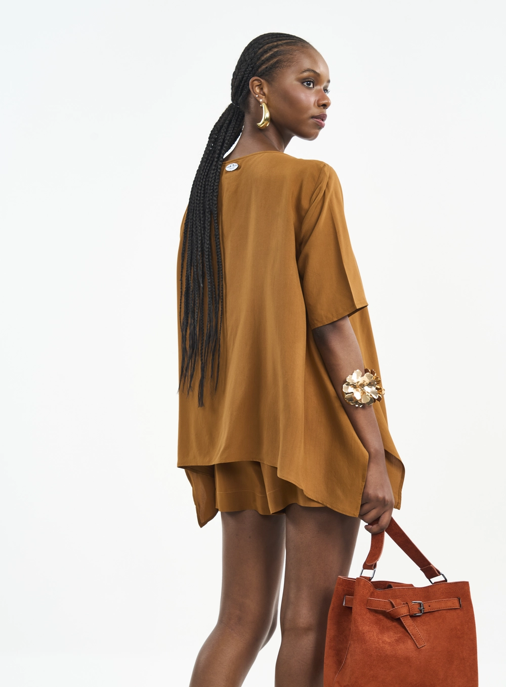 Camiseta Oversized Com Barra Assimétrica Marrom