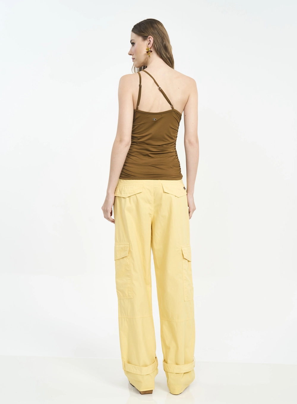 Blusa Com Franzidos E Argola Marrom