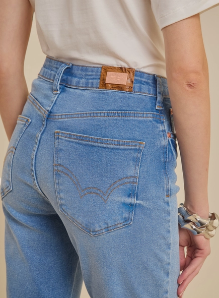 Calça Jeans Ajustada Cropped - Lola Stretch