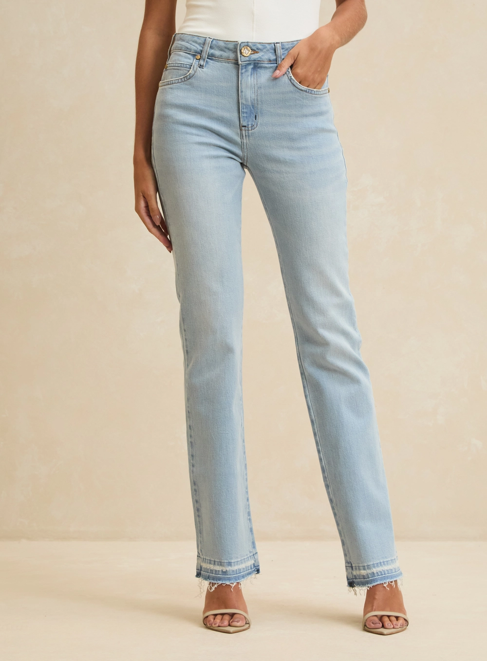 Calça Jeans Slim Cintura Média Clara - Marisa Índigo 3