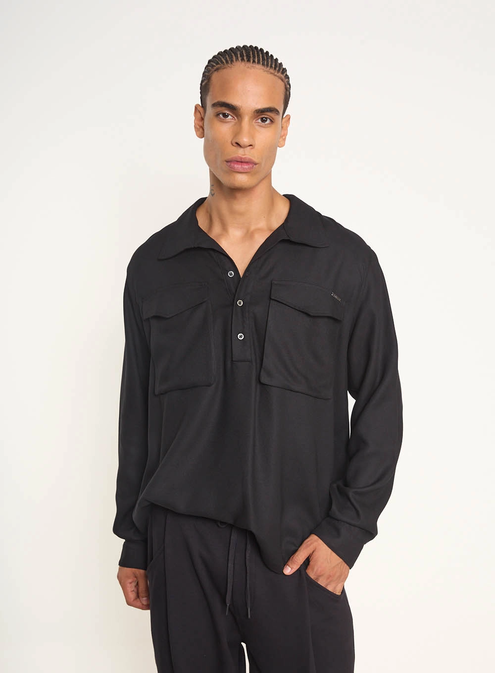 Camisa Masculina Manga Longa Com Bolsos E Botões Preto