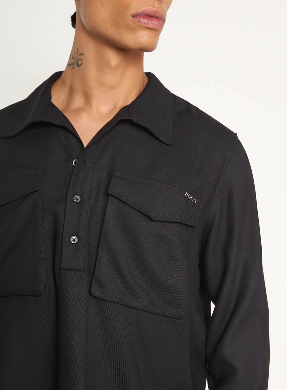 Camisa Masculina Manga Longa Com Bolsos E Botões Preto