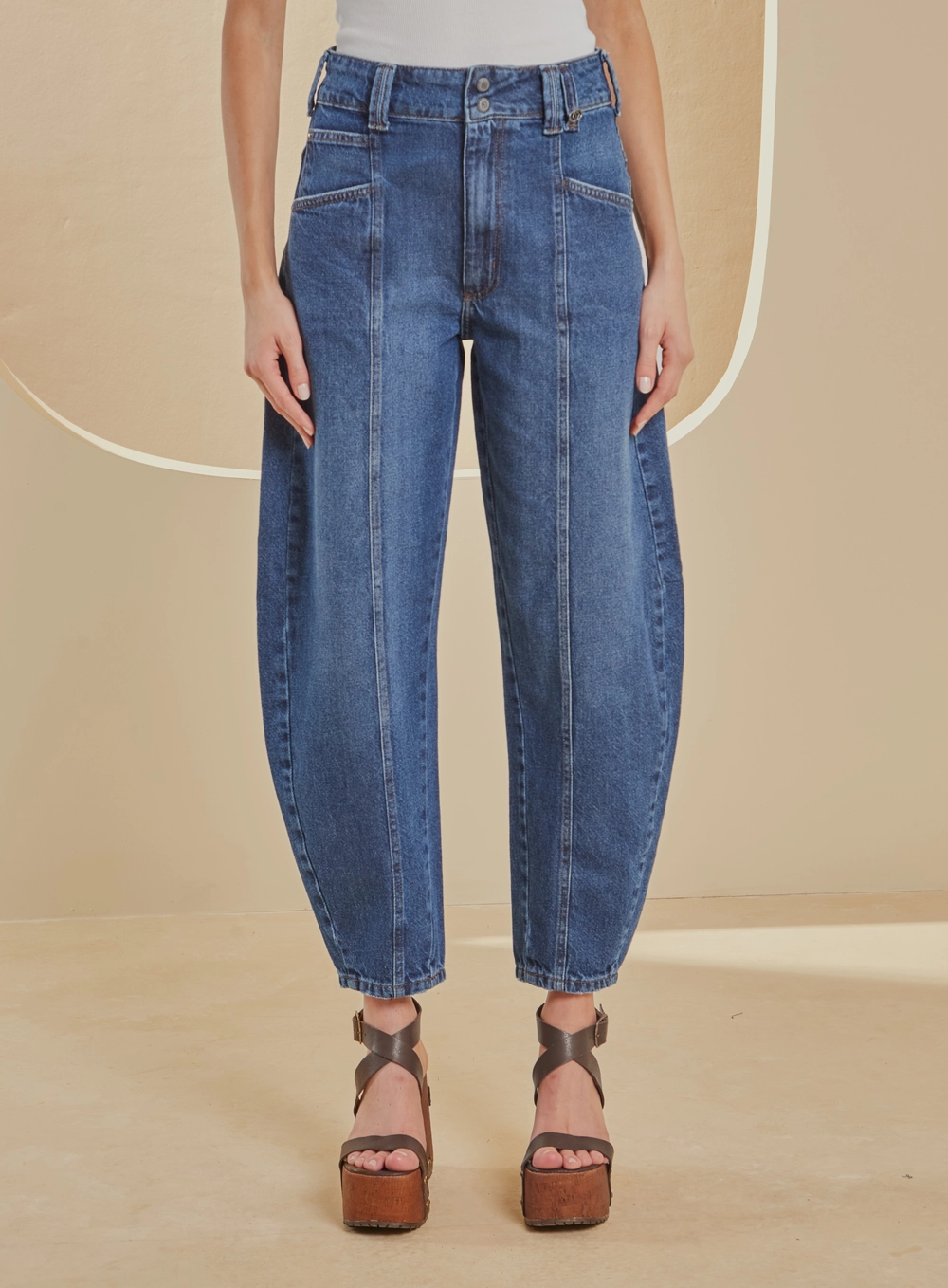 Calça Jeans Barrel Cropped Estonada Com Recortes Índigo 3