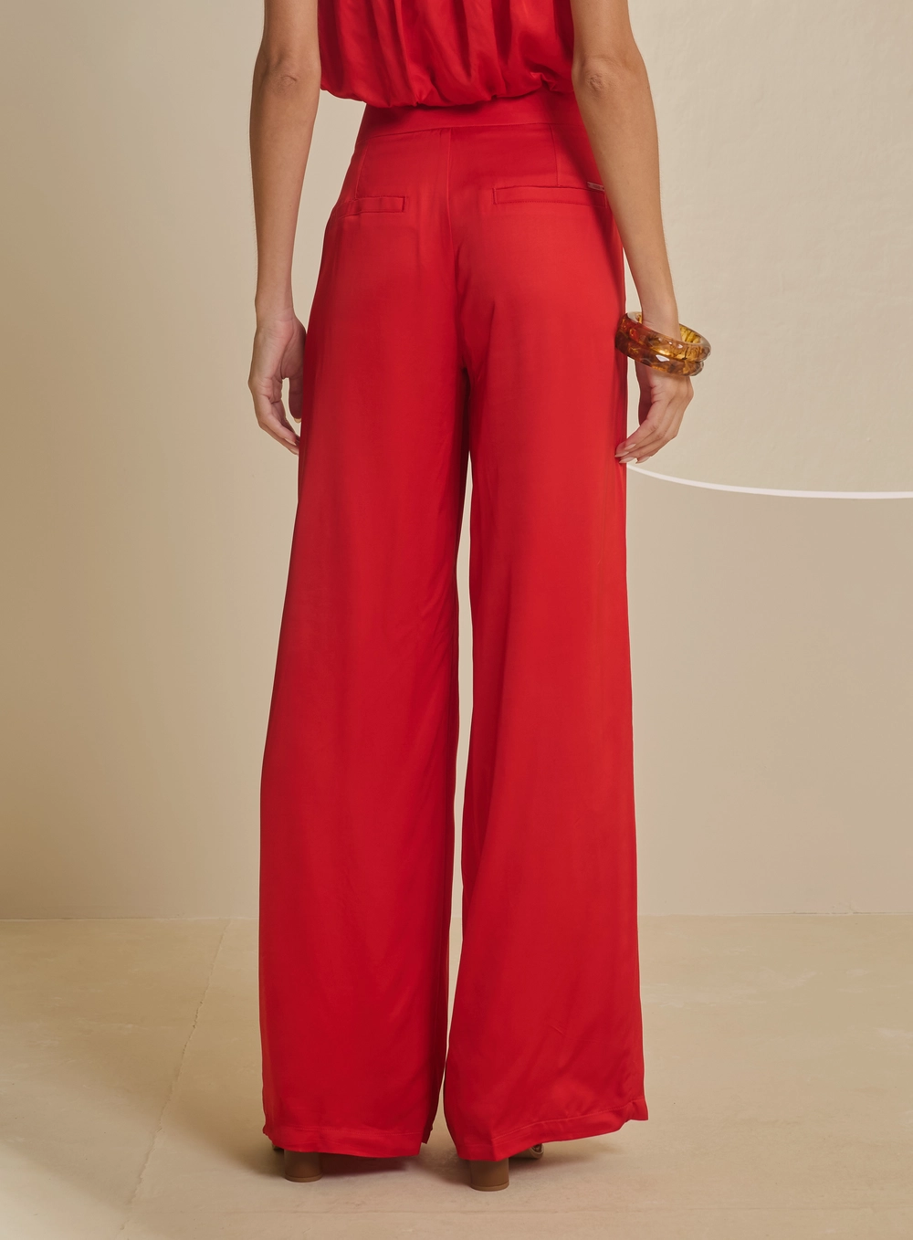 Calça Feminina Ampla Detalhe Botões Vermelho 2