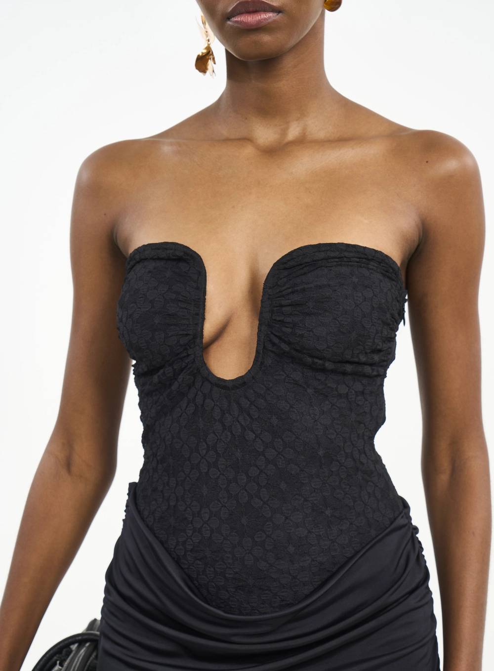 Vestido Midi Tomara Que Caia Com Decote Profundo Preto
