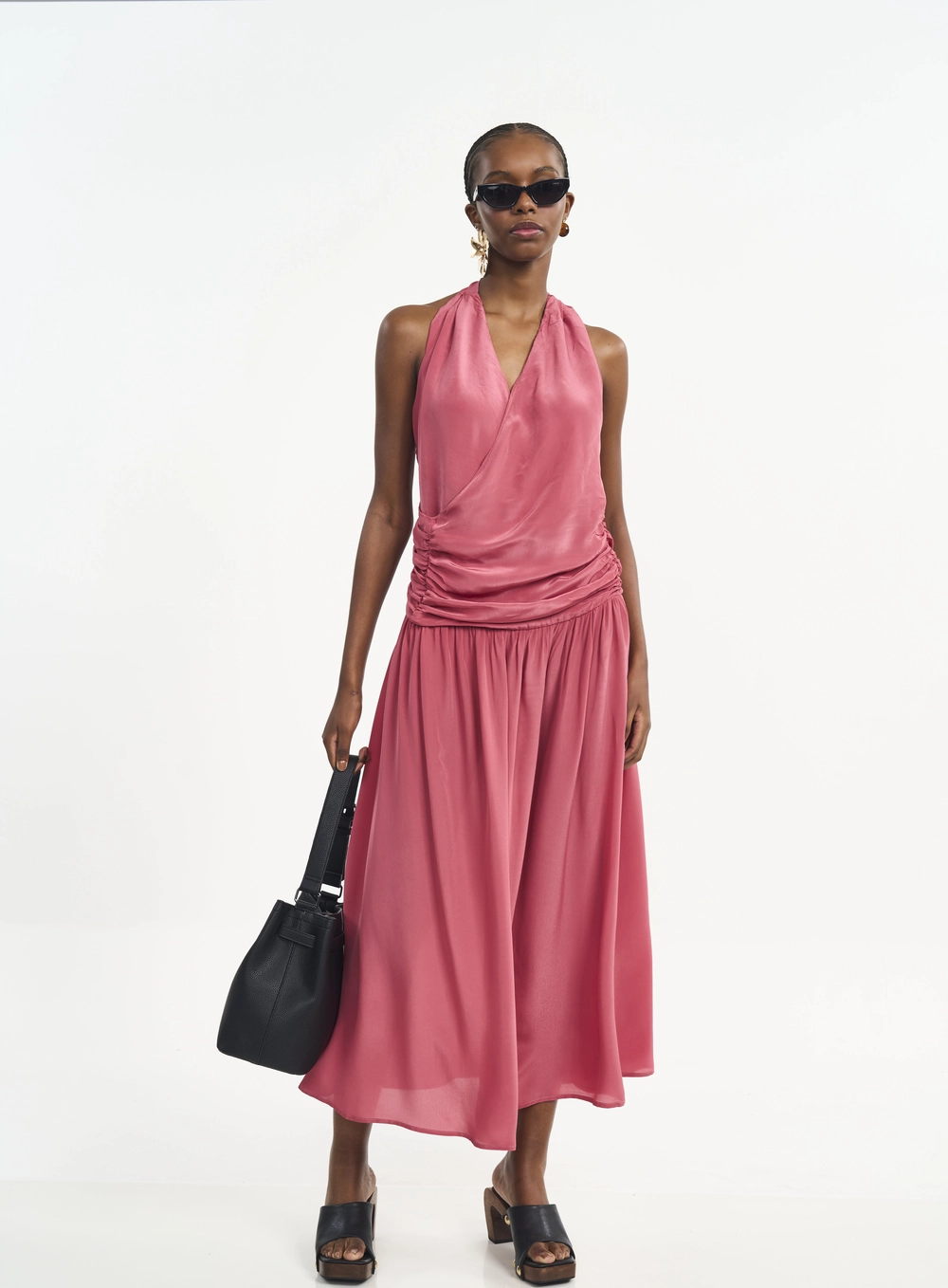 Vestido Frente Única Com Franzidos E Amarração Rosa