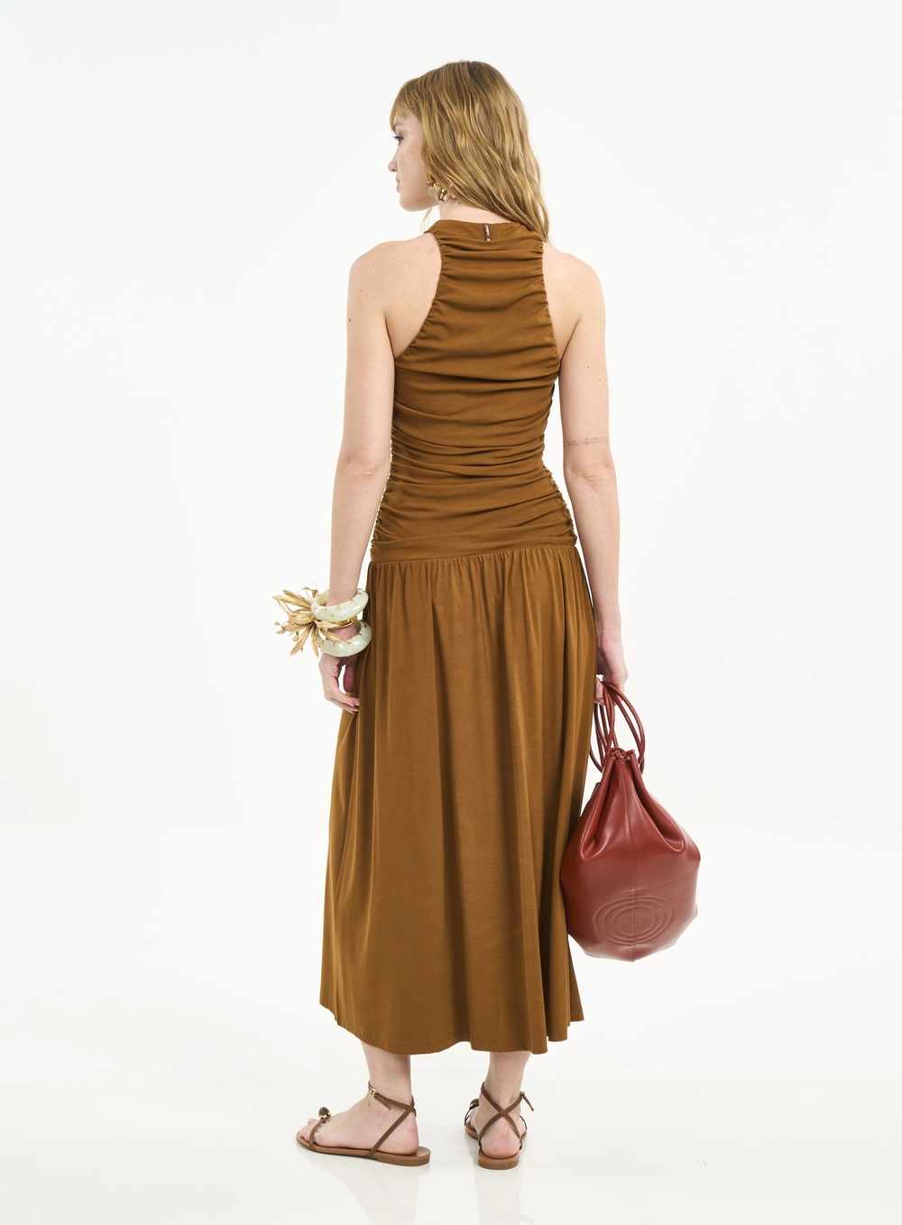 Vestido Midi Com Franzidos E Gola Halter Marrom