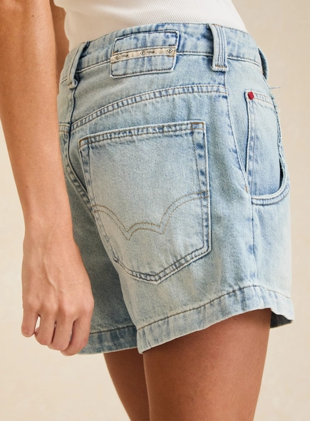 Short Jeans Curto Feminino Lavagem Clara - Sofia