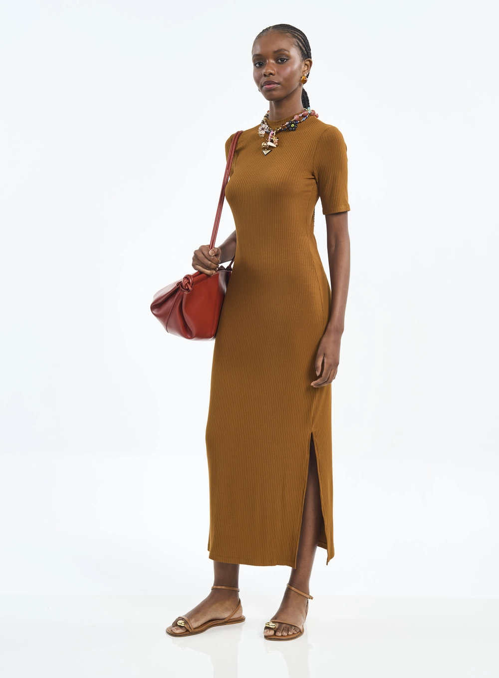 Vestido Midi Com Gola Alta E Fenda Marrom
