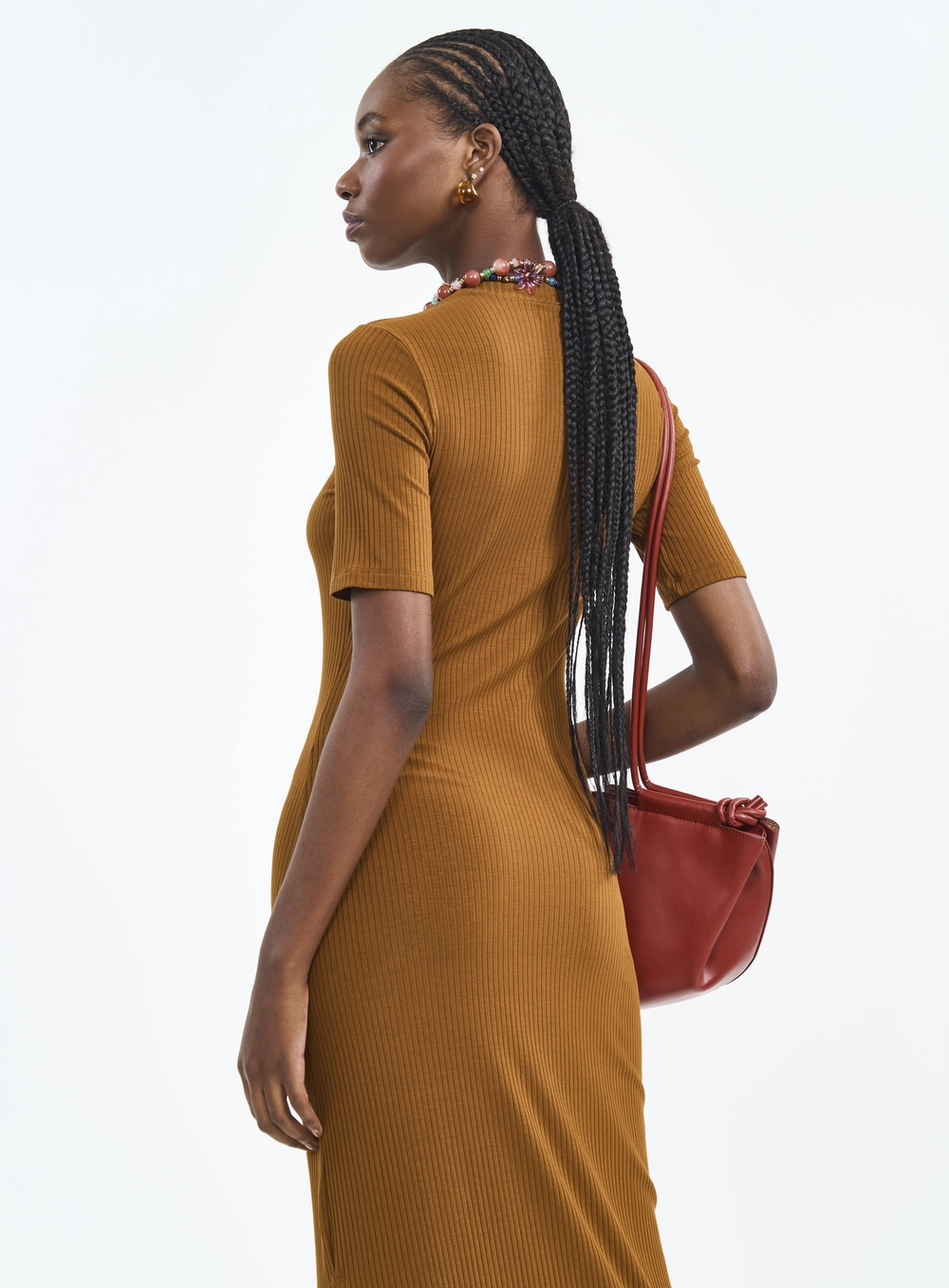 Vestido Midi Com Gola Alta E Fenda Marrom