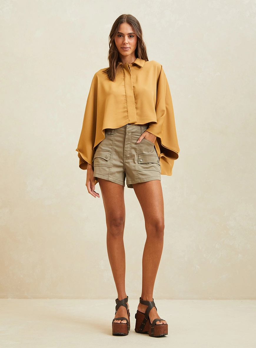 Short Sarja Alfaiataria Com Bolsos Bege 1