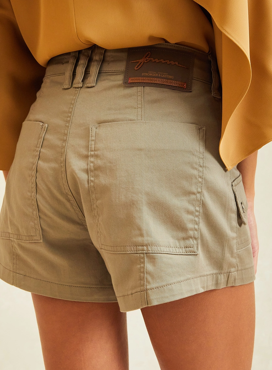 Short Sarja Alfaiataria Com Bolsos Bege 4