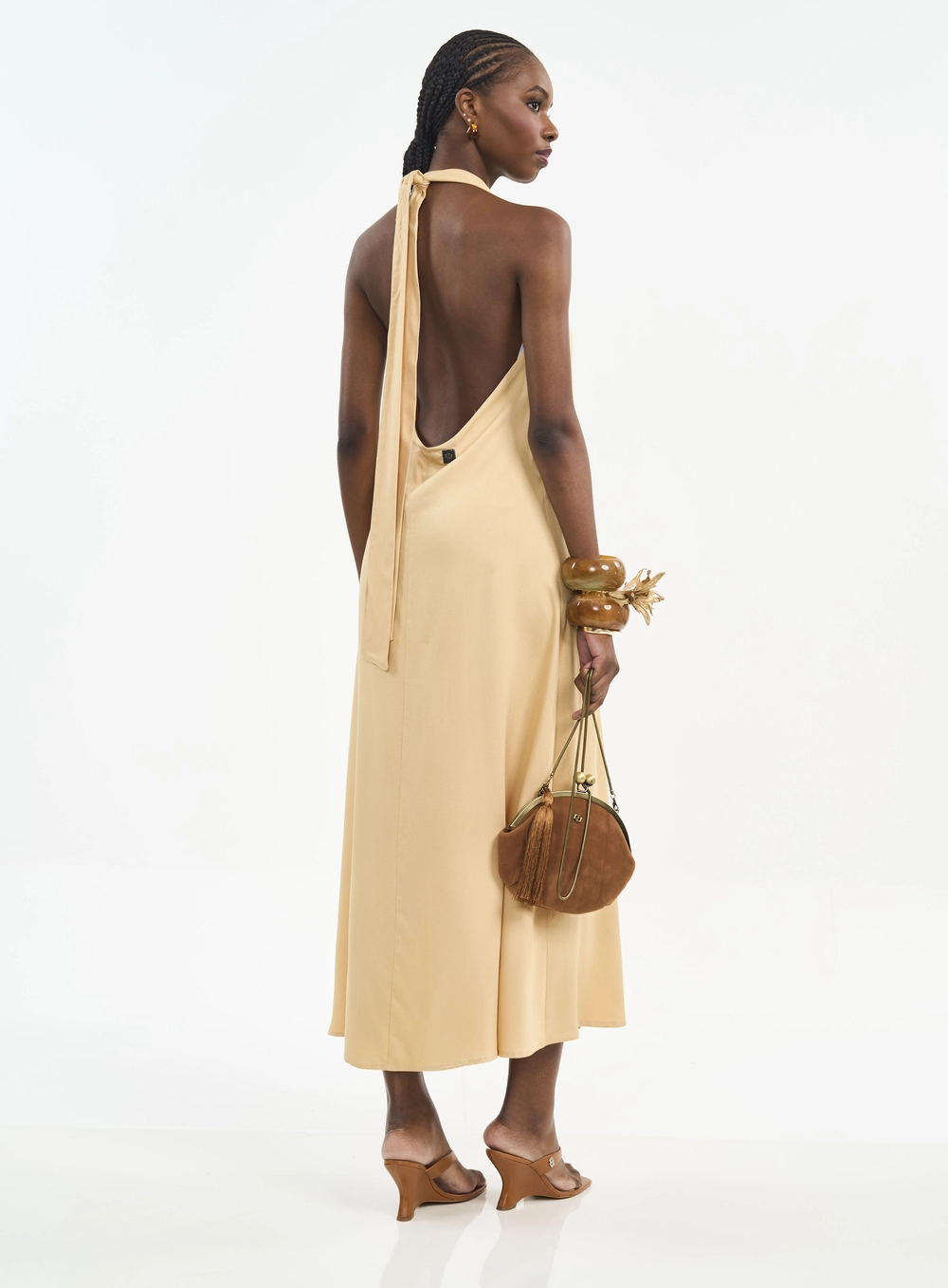 Vestido Longo Com Decote Halter E Amarração Bege