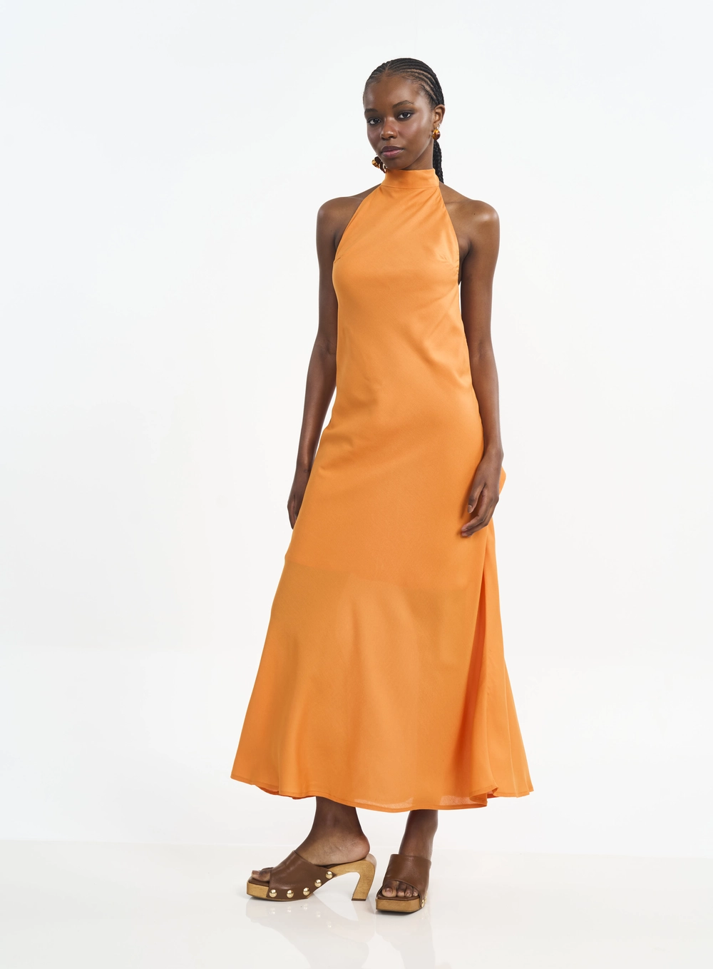 Vestido Longo Gola Alta Com Costas Abertas Laranja