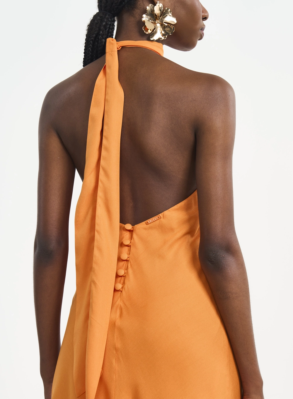 Vestido Longo Gola Alta Com Costas Abertas Laranja