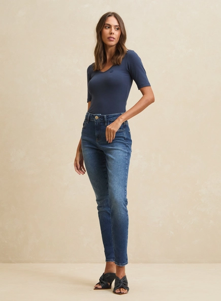 Camiseta Feminina Ajustada